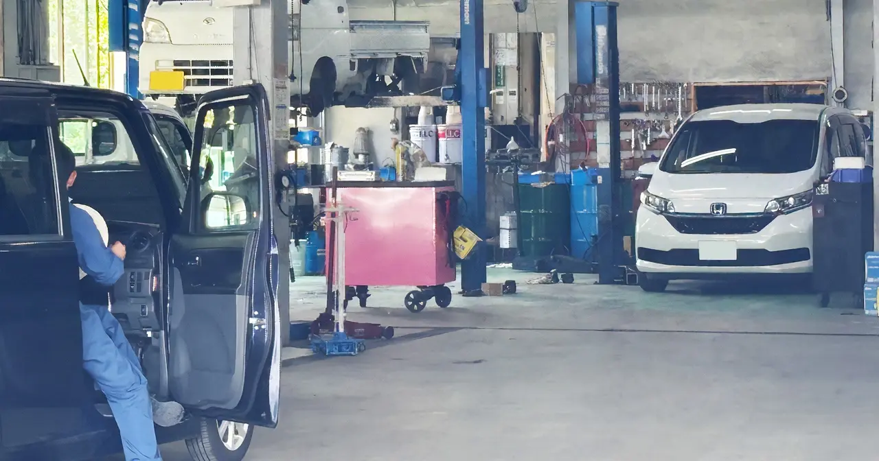 整備中の車両2